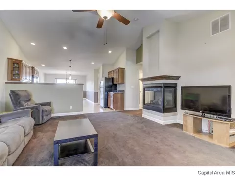 5310 Biltmore Dr, Springfield, IL 62711 photo 2