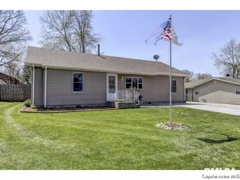 512 E Jackson, Riverton, IL 62561 photo 2
