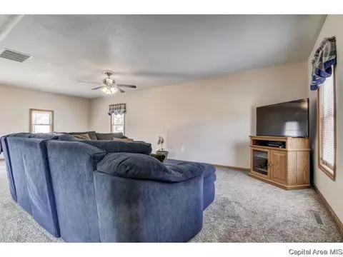 512 E Jackson, Riverton, IL 62561 photo 14