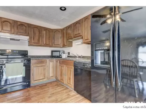 512 E Jackson, Riverton, IL 62561 photo 24