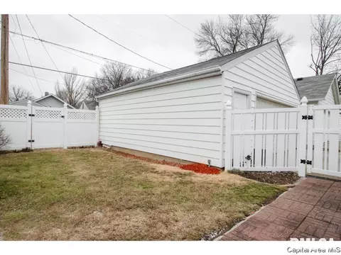 2329 S 9th St, Springfield, IL 62703 photo 4