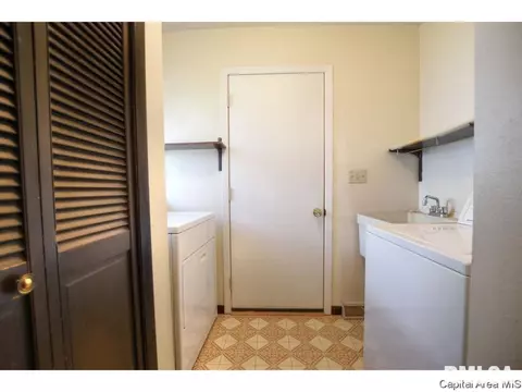 2913 Clifton Dr, Springfield, IL 62704 photo 6