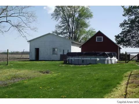 10254 Davis St, Tallula, IL 62688 photo 8