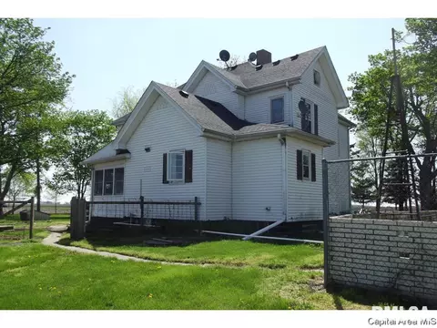 10254 Davis St, Tallula, IL 62688 photo 9