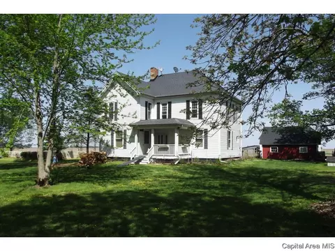 10254 Davis St, Tallula, IL 62688 photo 3