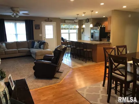 603 N Main St, Athens, IL 62613 photo 2