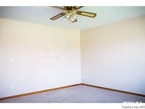 3239 S 6th St, Springfield, IL 62703 photo 6