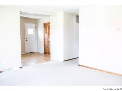3239 S 6th St, Springfield, IL 62703 photo 7