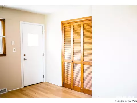 3239 S 6th St, Springfield, IL 62703 photo 4
