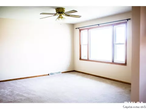 3239 S 6th St, Springfield, IL 62703 photo 5