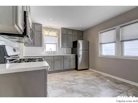 2005 N 6th St, Springfield, IL 62702 photo 9