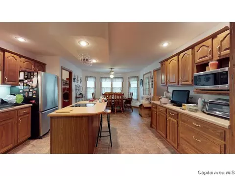 2801 Biscayne Dr, Springfield, IL 62707 photo 2