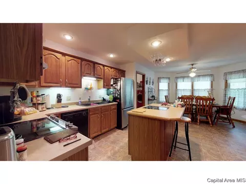 2801 Biscayne Dr, Springfield, IL 62707 photo 3