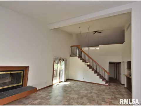 87 Country Pl, Springfield, IL 62703 photo 1