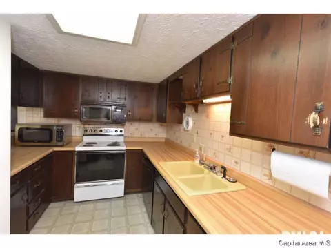 87 Country Pl, Springfield, IL 62703 photo 3