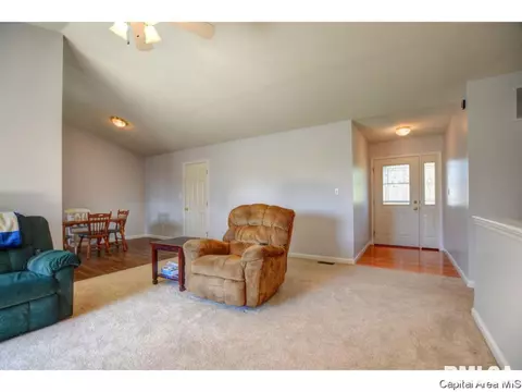 2800 Warrior Blvd, Springfield, IL 62712 photo 3