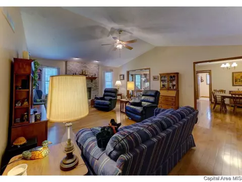 2004 Appleton Dr, Springfield, IL 62711 photo 4