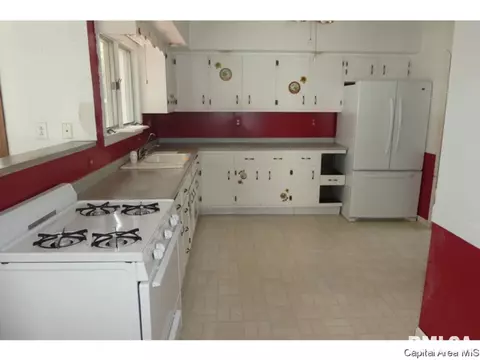 220 N Street St, Weldon, IL 61882 photo 5