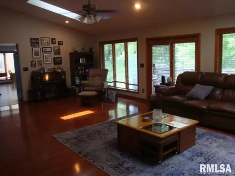 609 Tecumseh Trl, Springfield, IL 62711 photo 3