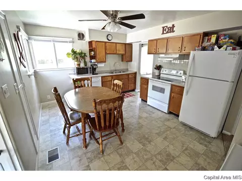 2223 Grant, Springfield, IL 62703 photo 9