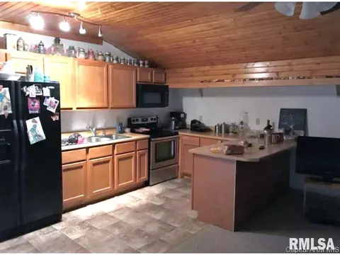 251 Olive St, Virden, IL 62690 photo 4