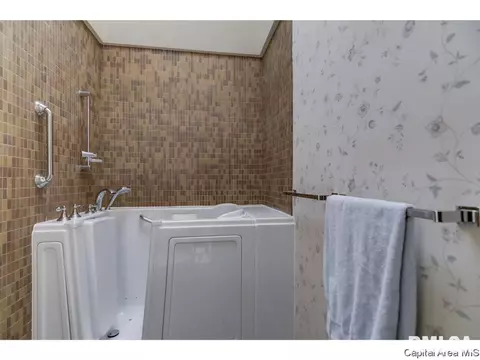 60 Pinehurst Dr, Springfield, IL 62704 photo 21