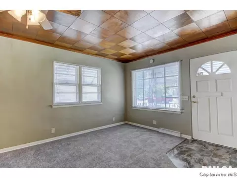 1112 N 8th St, Springfield, IL 62702 photo 2