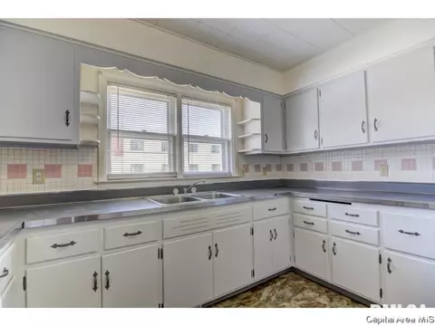 1112 N 8th St, Springfield, IL 62702 photo 23