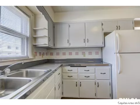 1112 N 8th St, Springfield, IL 62702 photo 24