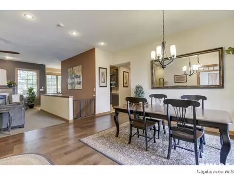 2712 Newcastle, Springfield, IL 62711 photo 3