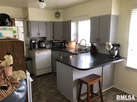 2275 S 6th St, Springfield, IL 62703 photo 2