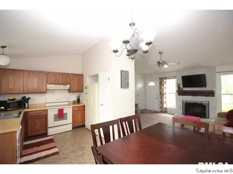 201 Bristol Dr, Springfield, IL 62702 photo 10