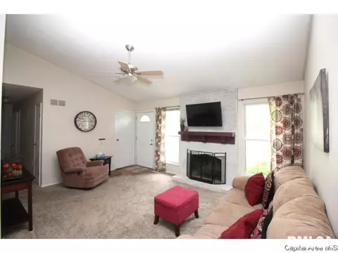 201 Bristol Dr, Springfield, IL 62702 photo 8