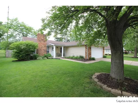 201 Bristol Dr, Springfield, IL 62702 photo 2