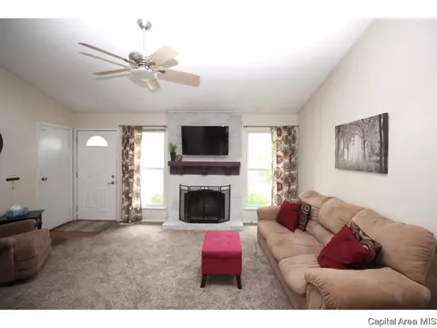 201 Bristol Dr, Springfield, IL 62702 photo 5