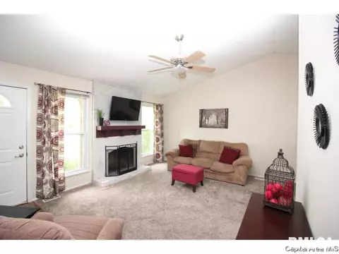 201 Bristol Dr, Springfield, IL 62702 photo 4