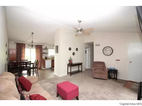 201 Bristol Dr, Springfield, IL 62702 photo 6