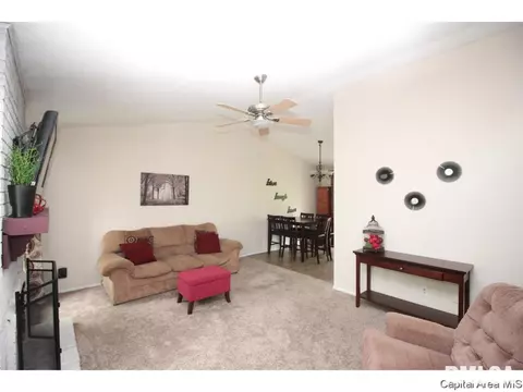 201 Bristol Dr, Springfield, IL 62702 photo 3