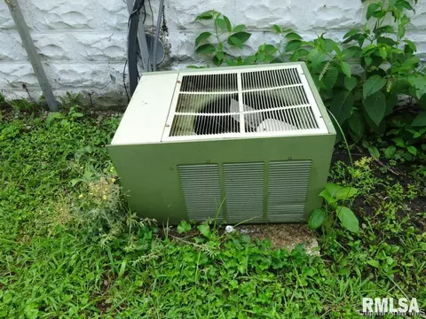 1409 Enterprise St, Springfield, IL 62702 photo 8