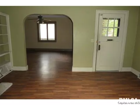 525 Broad Pl, Springfield, IL 62703 photo 2