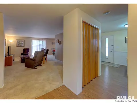 2008 Clubview Dr, Springfield, IL 62704 photo 5