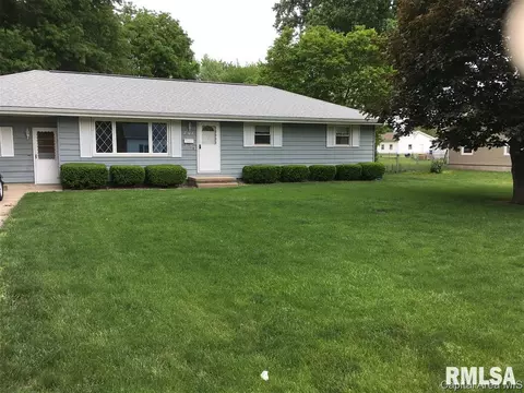 701 E Chestnut St, Chatham, IL 62629 photo 1