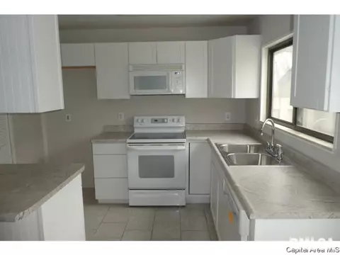 11 Oakbend Ct, Springfield, IL 62704 photo 6
