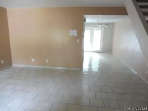 11 Oakbend Ct, Springfield, IL 62704 photo 3