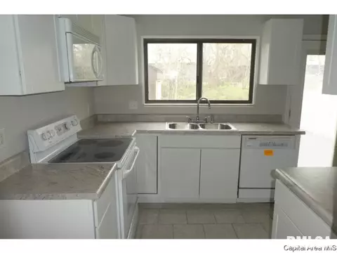 11 Oakbend Ct, Springfield, IL 62704 photo 7
