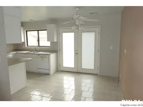 11 Oakbend Ct, Springfield, IL 62704 photo 5