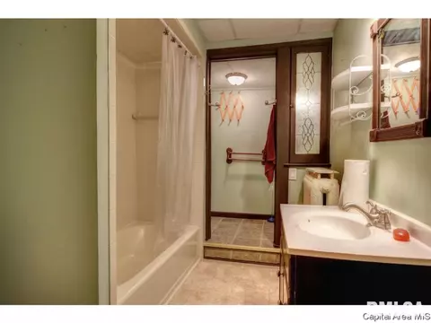 1025 W Edwards St, Springfield, IL 62704 photo 16