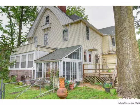 1025 W Edwards St, Springfield, IL 62704 photo 6