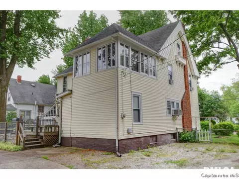 1025 W Edwards St, Springfield, IL 62704 photo 4