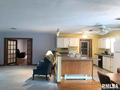 2 Illmo Dr, Springfield, IL 62711 photo 4